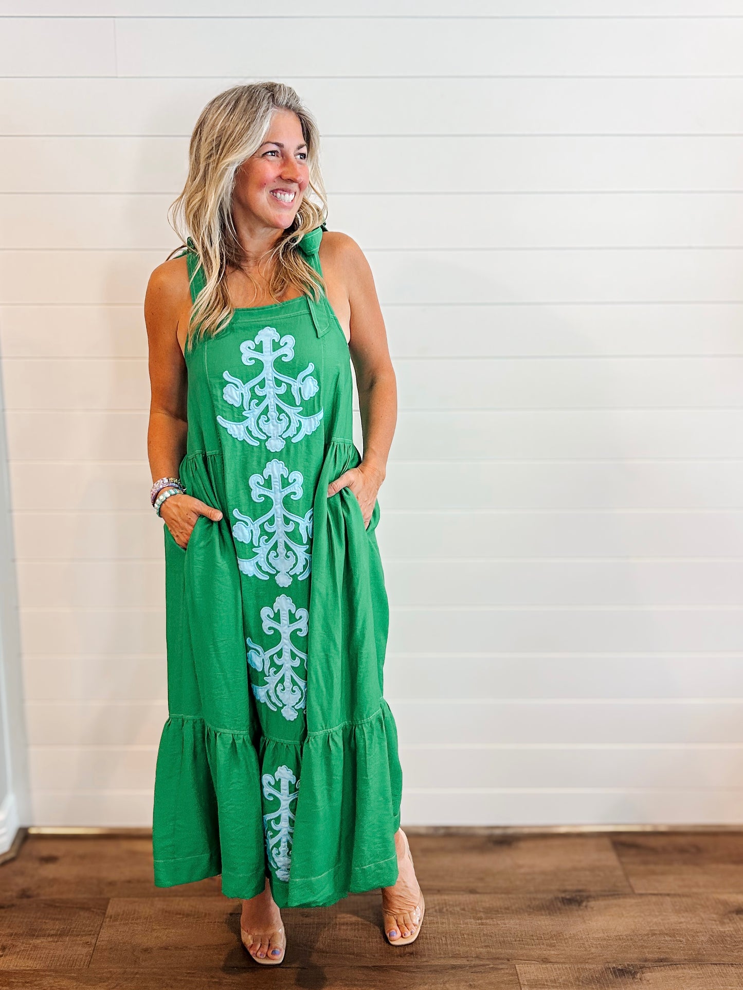 Isla Breeze Midi Dress