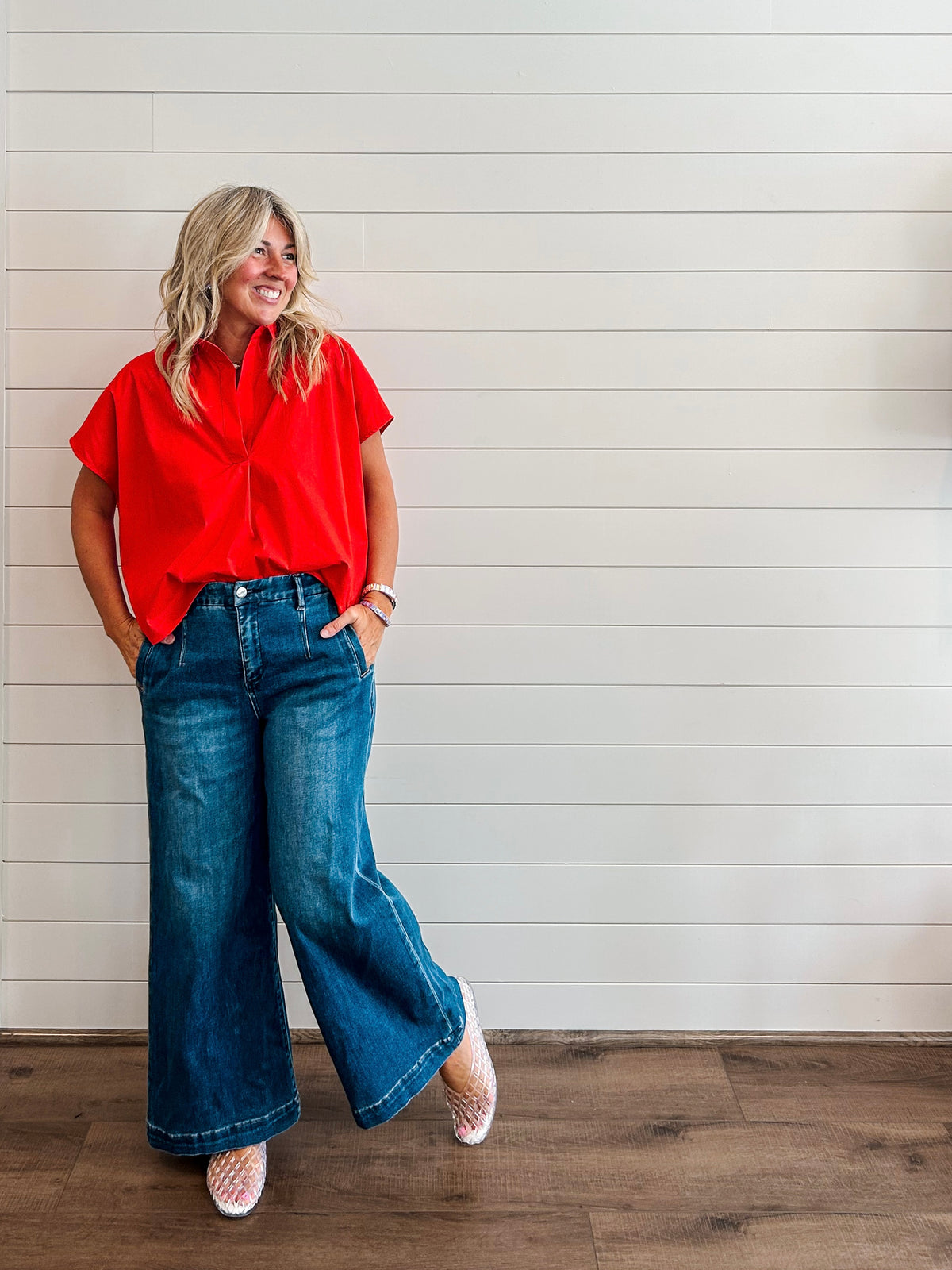 Karlie - SOLID POPLIN VNECK
COLLAR TOP